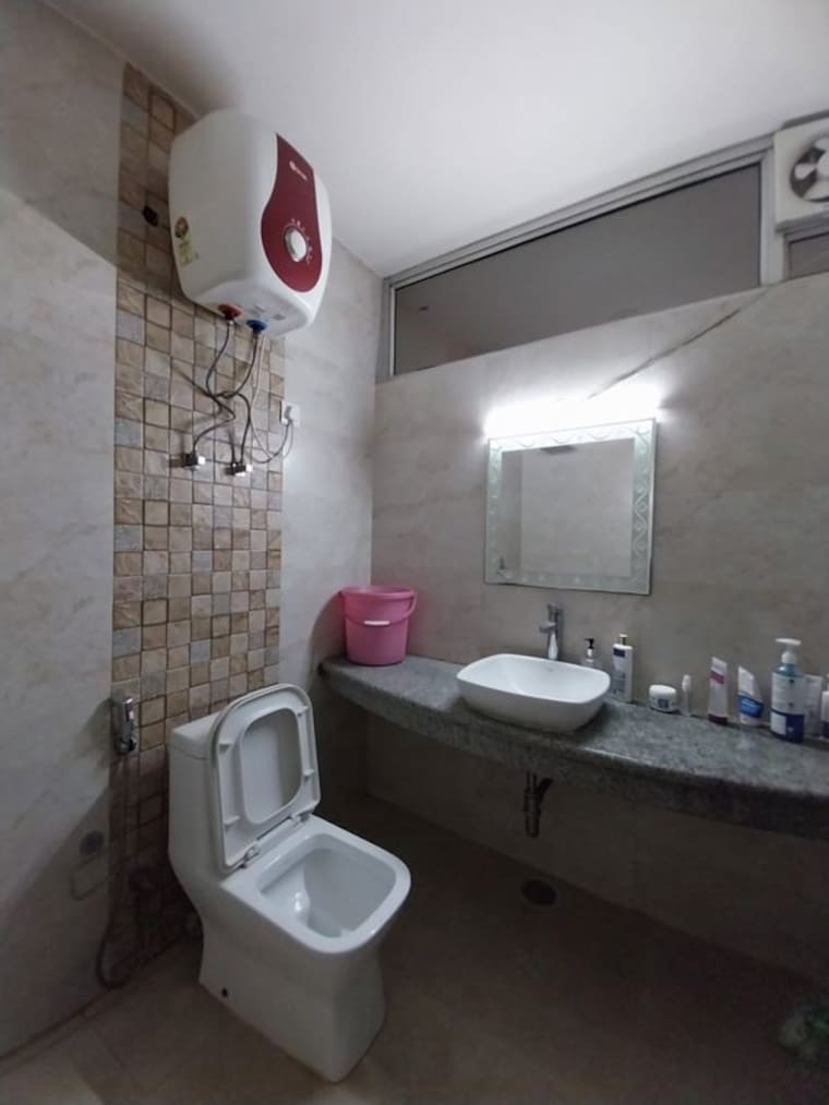 Bathroom, sector 46 3 Bedroom 280 Sq.Yd. Builder Floor In Sector 46 Gurgaon 10517639