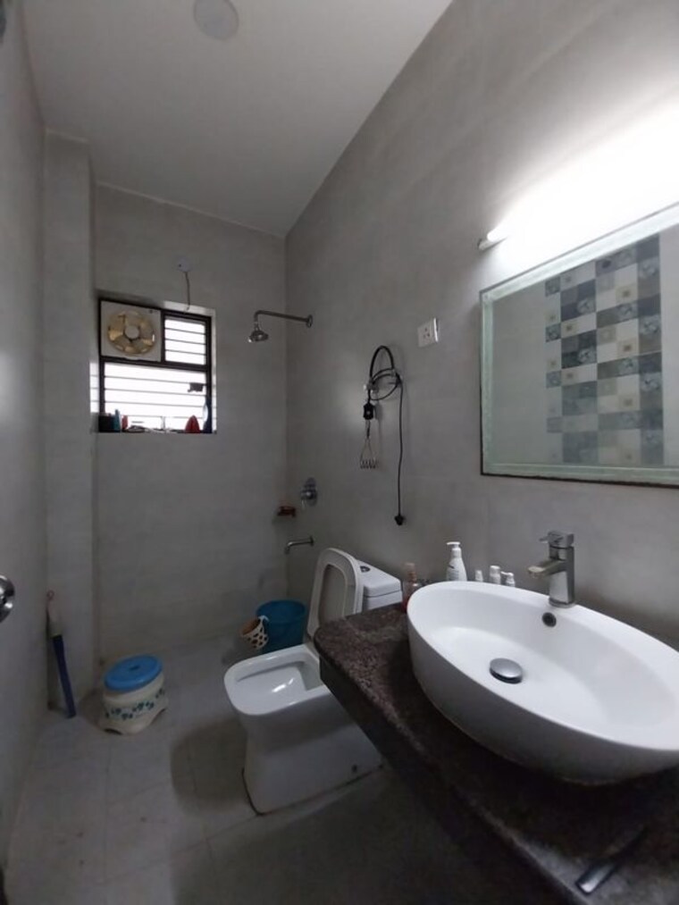 Bathroom, sector 46 3 Bedroom 280 Sq.Yd. Builder Floor In Sector 46 Gurgaon 10517639