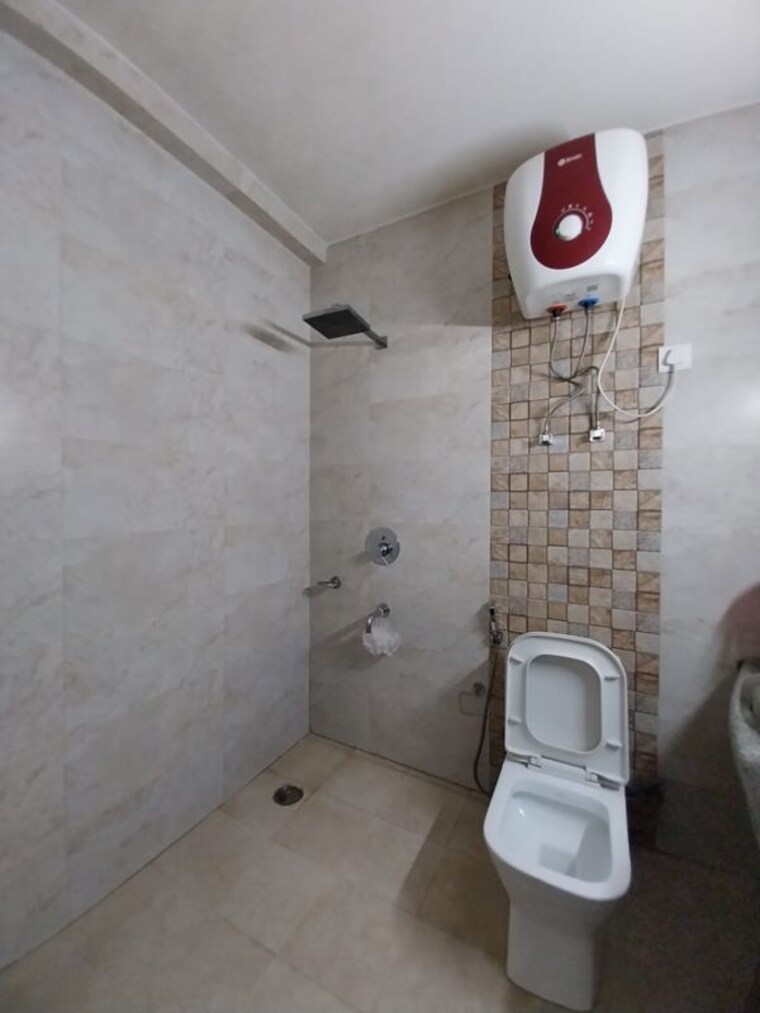 Bathroom, sector 46 3 Bedroom 280 Sq.Yd. Builder Floor In Sector 46 Gurgaon 10517639