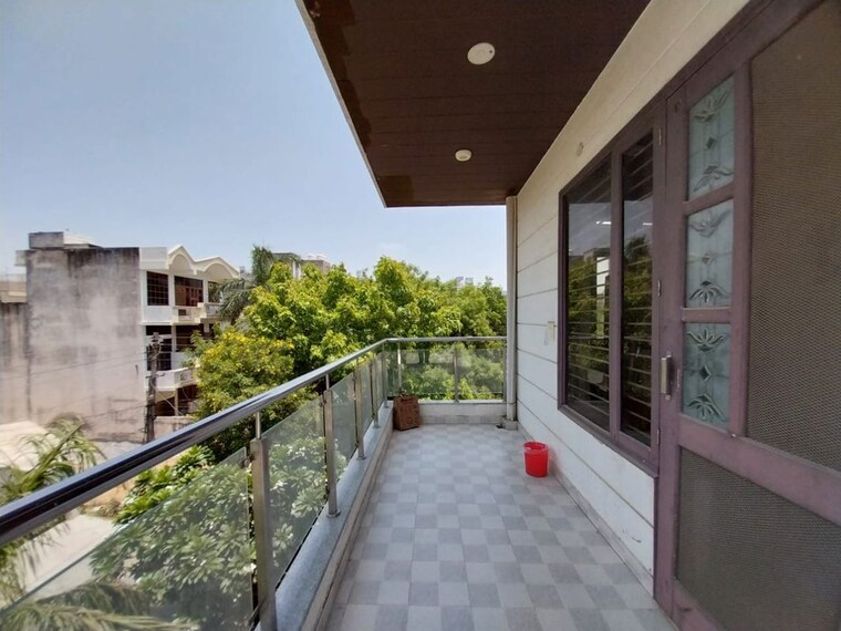 Balcony, sector 46 3 Bedroom 280 Sq.Yd. Builder Floor In Sector 46 Gurgaon 10517639