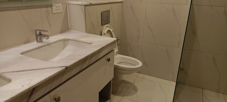 Bathroom, tata-primanti-villas 4 Bedroom 2905 Sq.Ft. Apartment In Sector 72 Gurgaon 10517661
