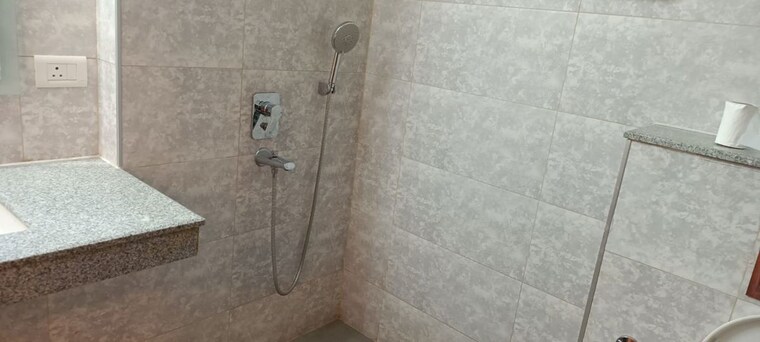 Bathroom, tata-primanti-villas 4 Bedroom 2905 Sq.Ft. Apartment In Sector 72 Gurgaon 10517661