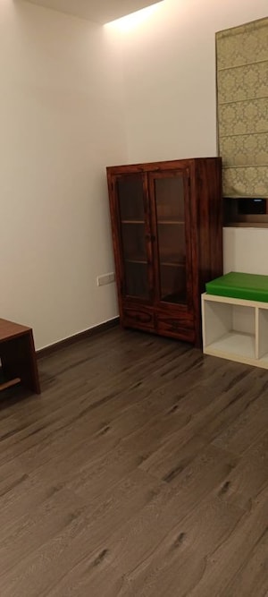 Room in 4 BHK Apartment at Tata Primanti Villas, Sector 72 – for Rent