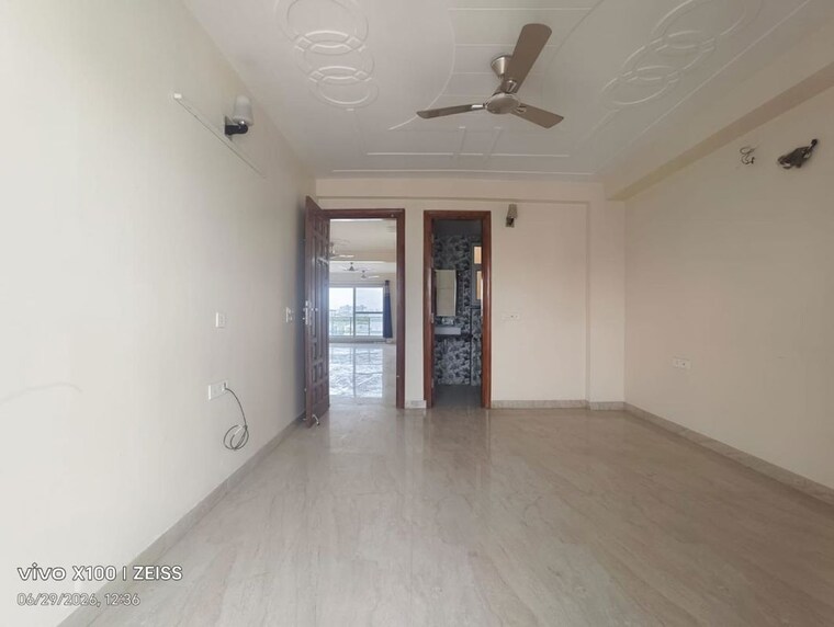 Room, sector 46 3 Bedroom 300 Sq.Yd. Builder Floor In Sector 46 Gurgaon 10517659