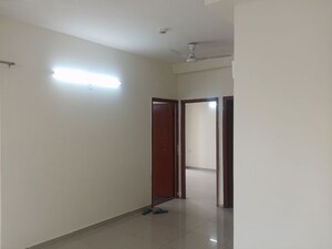 Room in 3 BHK Apartment at Sector 16 Greater Noida – for Rent