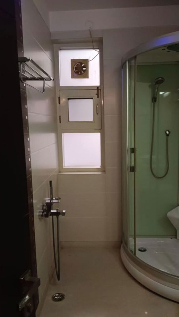 Bathroom, parx-laureate 3.5 Bedroom 3312 Sq.Ft. Apartment In Sector 108 Noida 10517669