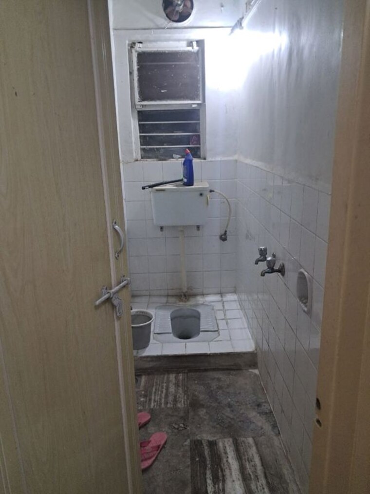 Bathroom, kalpana-housing-society 2 Bedroom 1520 Sq.Ft. Apartment In Yerawada Pune 10517692