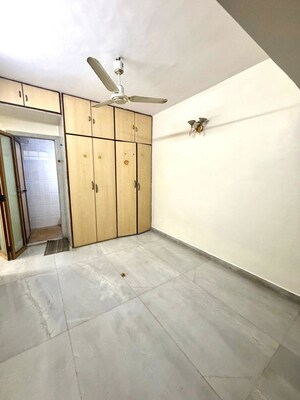 Room in 2 BHK Apartment at Kabra Maheshwari Nagar, Andheri East – for Rent