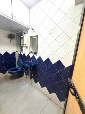 Team Area in 2 BHK Apartment at Kabra Maheshwari Nagar, Andheri East – for Rent