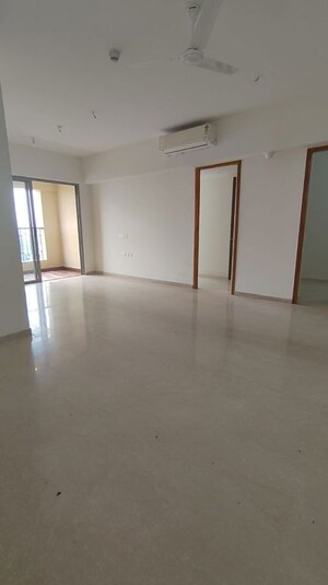 Room in 5 BHK Apartment at Lodha Bellagio, Powai – for Rent