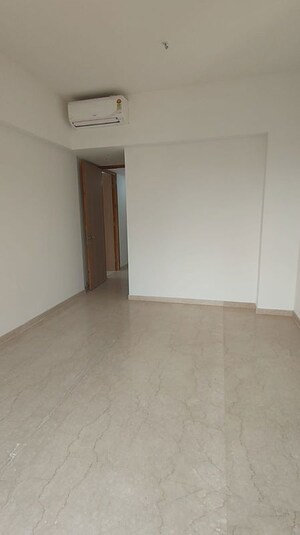 Room in 5 BHK Apartment at Lodha Bellagio, Powai – for Rent