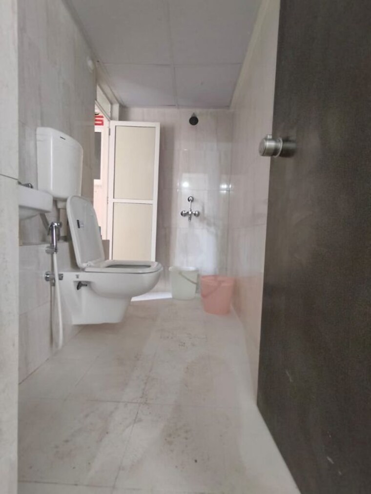 Bathroom, lodha-splendora-platino 2 Bedroom 600 Sq.Ft. Apartment In Ghodbunder Road Thane 10517726