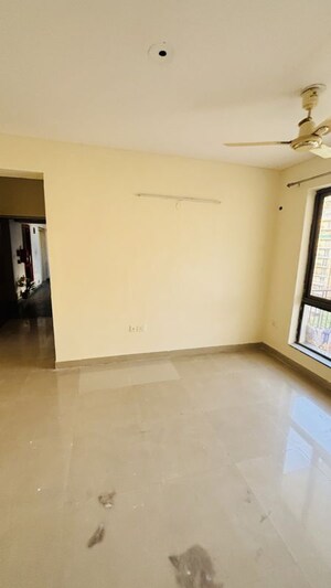 Room in 3 BHK Apartment at Imperia Esfera, Sector 37c – for Rent