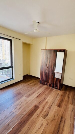 Room in 3 BHK Apartment at Imperia Esfera, Sector 37c – for Rent