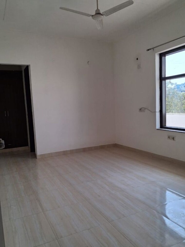 Room, sector 46 2 Bedroom 360 Sq.Yd. Builder Floor In Sector 46 Gurgaon 10517733