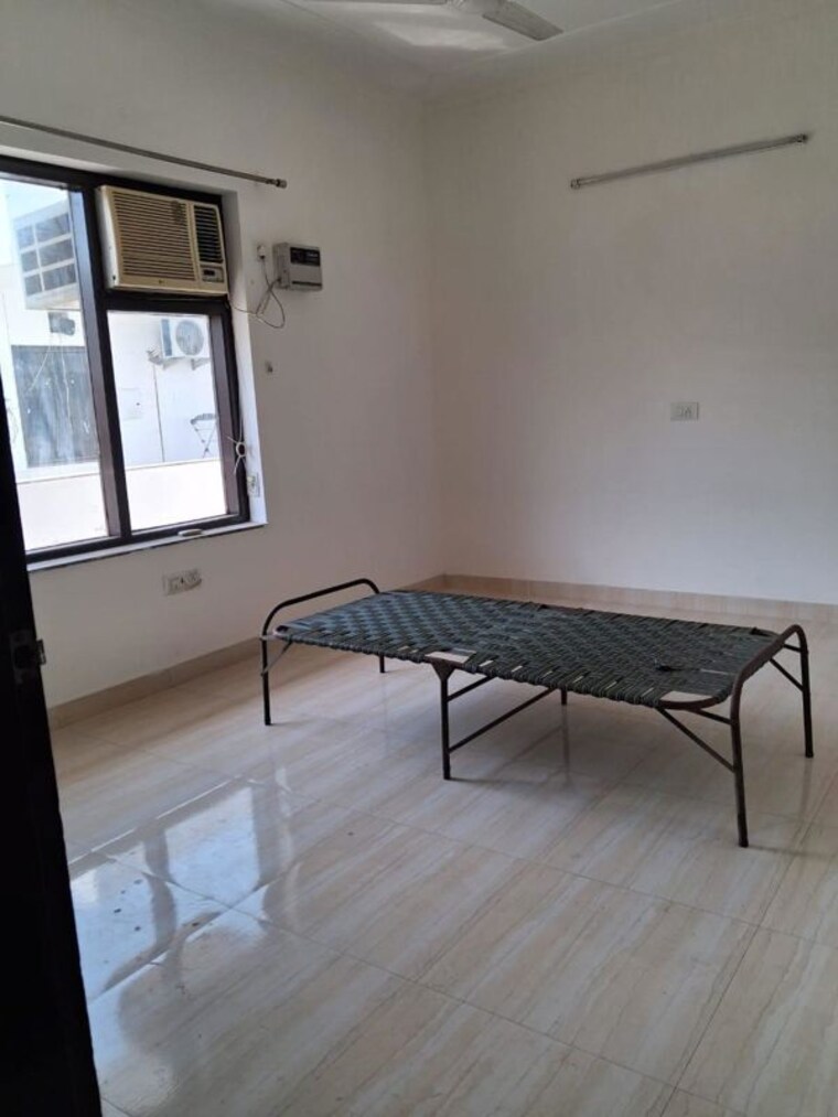 Balcony, sector 46 2 Bedroom 360 Sq.Yd. Builder Floor In Sector 46 Gurgaon 10517733