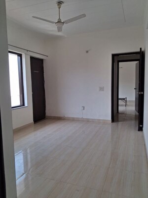 Room in 2 BHK Builder Floor at Sector 46 – for Rent