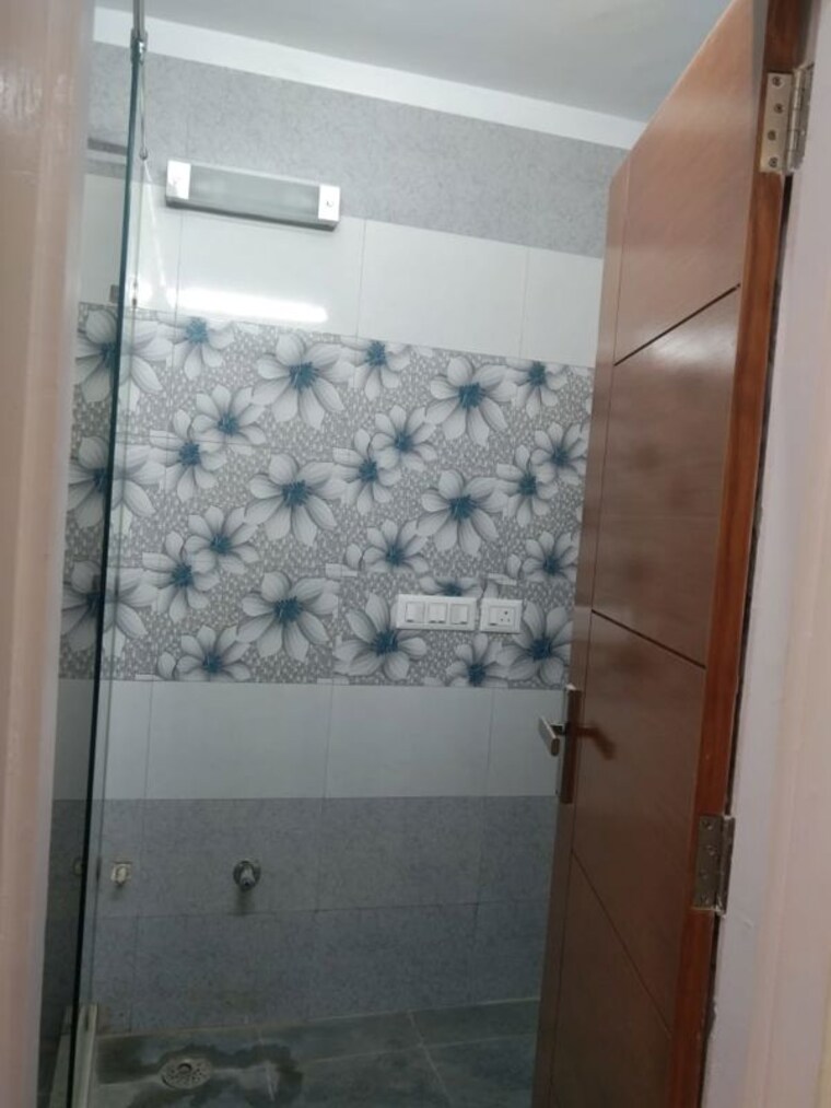 Bathroom, mehrauli 2 Bedroom 1000 Sq.Ft. Builder Floor In Mehrauli Delhi 10517743