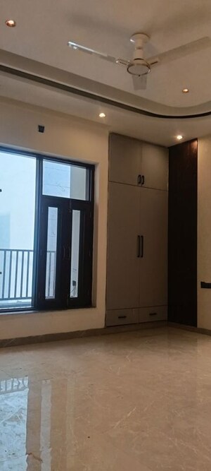 Room in 4 BHK Builder Floor at Sector 85 – for Sale