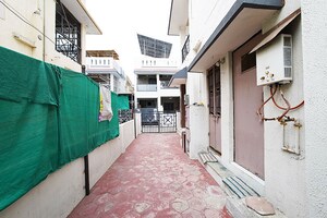 Bedroom in 3 BHK Independent House at Krishna Nagar – for Sale