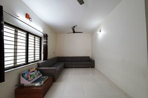 Room in 3 BHK Independent House at Krishna Nagar – for Sale