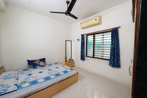 Bedroom in 3 BHK Independent House at Krishna Nagar – for Sale