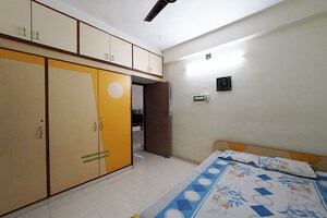 Room in 3 BHK Independent House at Krishna Nagar – for Sale