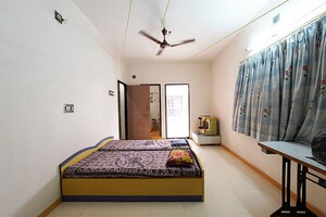 Bedroom in 3 BHK Independent House at Krishna Nagar – for Sale