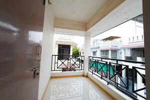 Balcony in 3 BHK Independent House at Krishna Nagar – for Sale