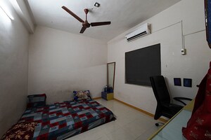 Furnished Amenities in 3 BHK Independent House at Krishna Nagar – for Sale