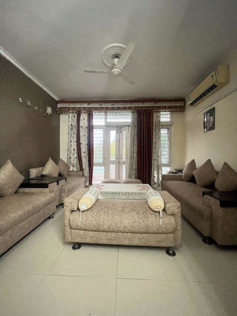 Living Room, palam-vihar-residents-association 2 Bedroom 1400 Sq.Ft. Builder Floor In Palam Vihar Gurgaon 10517749