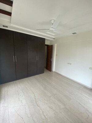 Room in  Apartment at Aum Artha, Khar West – for Sale