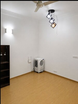 Room in 3 BHK Apartment at Unitech Fresco, Sector 50 – for Sale
