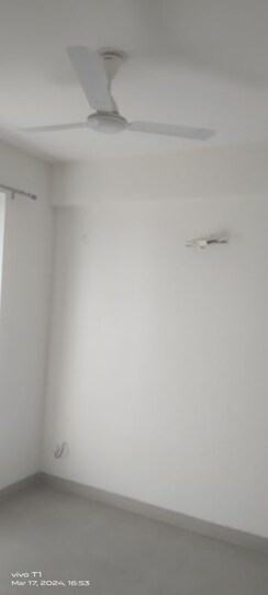 2.5 BHK + Study Room Apartment For Rent in Emaar Emerald Estate