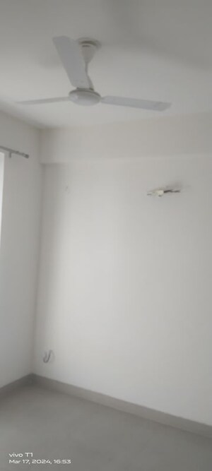 2.5 BHK Apartment For Rent in Emaar Emerald Estate, Sector 65