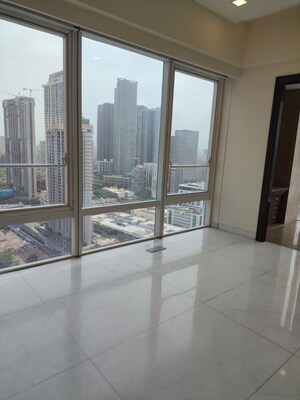 Room in 3 BHK Apartment at Indiabulls Blu, Worli – for Rent