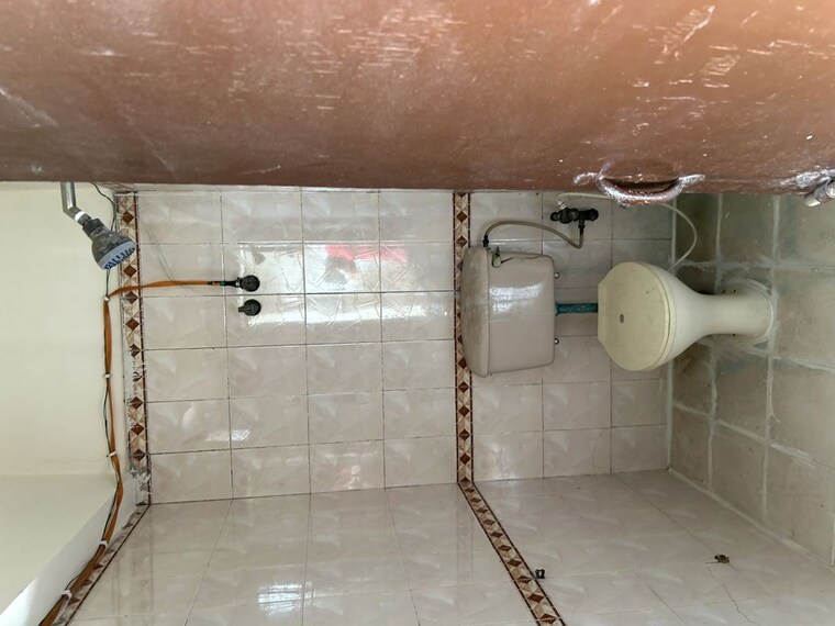 Bathroom, rwa-jalvayu-vihar 2 Bedroom 900 Sq.Ft. Apartment In Sector 25 Noida 10517800