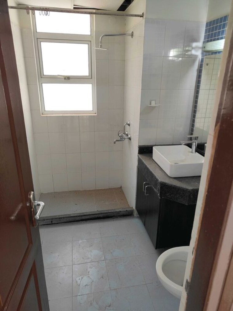 Bathroom, sector 22 2 Bedroom 1300 Sq.Ft. Builder Floor In Sector 22 Gurgaon 10517801