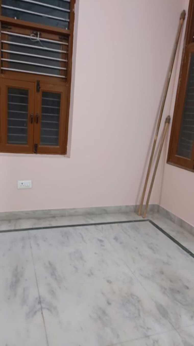 Room, sector 42 5 Bedroom 2650 Sq.Ft. Independent House In Sector 42 Gurgaon 10517839