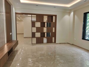 Room in 3 BHK Builder Floor at Sector 22 – for Rent