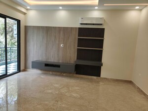 Room in 3 BHK Builder Floor at Sector 22 – for Rent