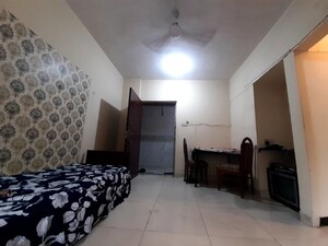Bedroom in 1 BHK Apartment at Goregaon East – for Rent
