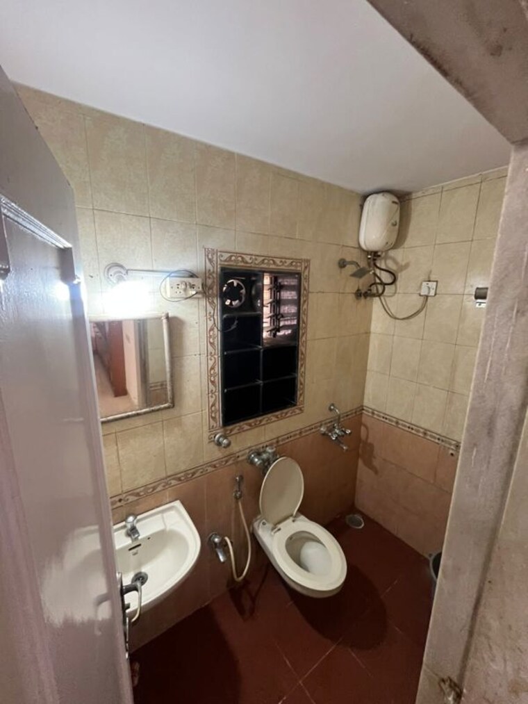 Bathroom, lokhandwala-infrastructure-spring-leaf 2 Bedroom 750 Sq.Ft. Apartment In Kandivali East Mumbai 10517919