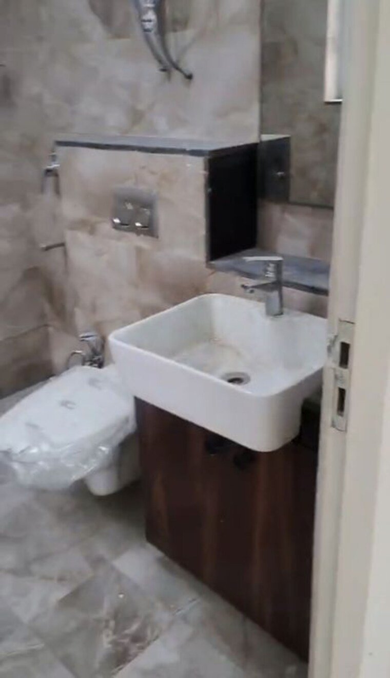 Bathroom, bptp-astaire-gardens 3 Bedroom 1405 Sq.Ft. Apartment In Sector 70a Gurgaon 10517948