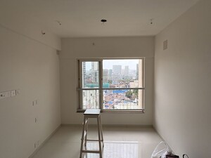 Room in 1 BHK Apartment at Kalpataru Vivant, Jogeshwari East – for Rent