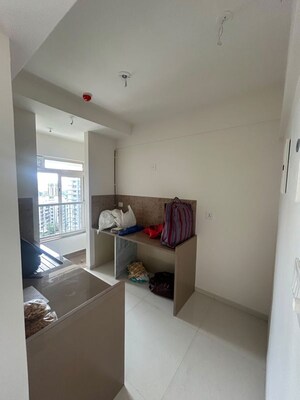 Furnished Amenities in 1 BHK Apartment at Kalpataru Vivant, Jogeshwari East – for Rent