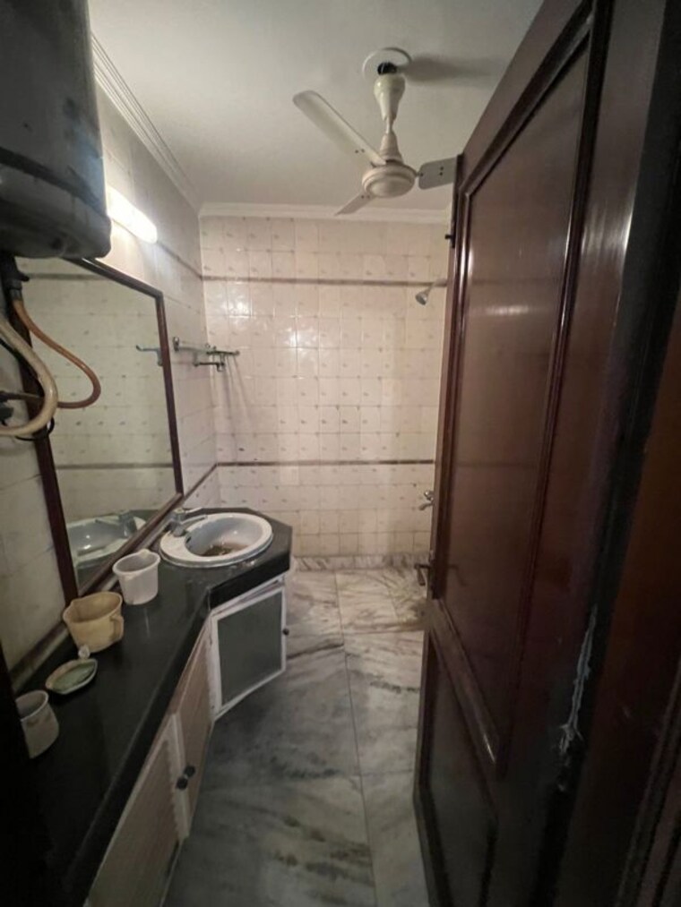 Kitchen, panchsheel enclave 4 Bedroom 350 Sq.Yd. Builder Floor In Panchsheel Enclave Delhi 10517975