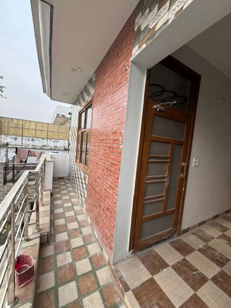 Balcony, shimla bypass road 3 Bedroom 1400 Sq.Ft. Builder Floor In Shimla Bypass Road Dehradun 10518017