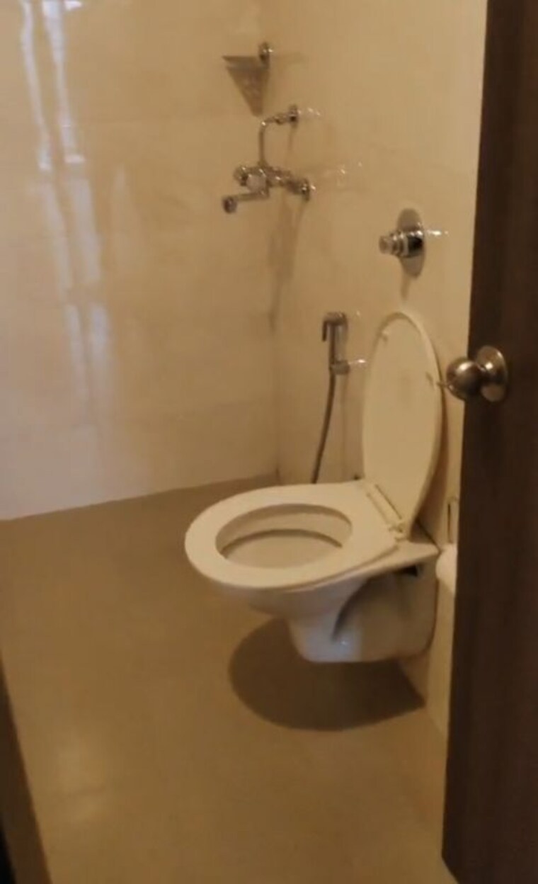 Bathroom, baani-city-center 1 Bedroom 800 Sq.Ft. Apartment In Sector 63 Gurgaon 10518008