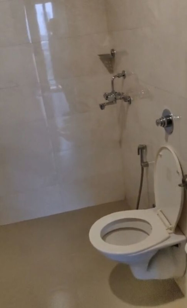Bathroom, baani-city-center 1 Bedroom 800 Sq.Ft. Apartment In Sector 63 Gurgaon 10518008